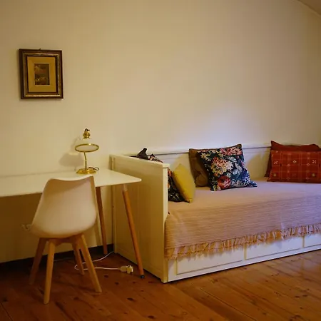 Stones And Pines 瓦拉洛